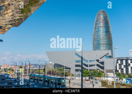 Jean Nouvel la Torre Agbar di Barcelona, Spagna è un 38-storia / grattacielo Torre. Foto Stock