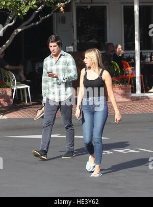 Brandon Davis e la sua ragazza lasciando Fred Segal a Beverly Hills, la California. Dotato di: Brandon Davis dove: Beverly Hills, in California, negli Stati Uniti quando: 07 Nov 2016 Foto Stock