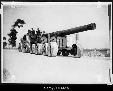 Pistola britannico andando per la sua posizione, Battaglia delle Fiandre, Ypres, Foto Stock