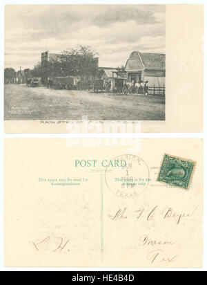 Main Street di Marion, Texas, cattura l'essenza di un'epoca passata. Questa immagine storica ritrae i negozi al dettaglio e la presenza di carrozze trainate da cavalli e carri, sottolineando la vita rurale e i trasporti tra la fine del XIX e l'inizio del XX secolo. Foto Stock