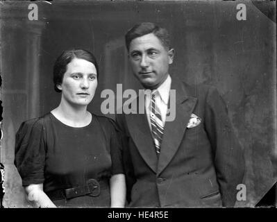 Un'immagine storica di una coppia dall'Archivio Costica Acsinte, Ialomita, Romania, 20150917 Foto Stock