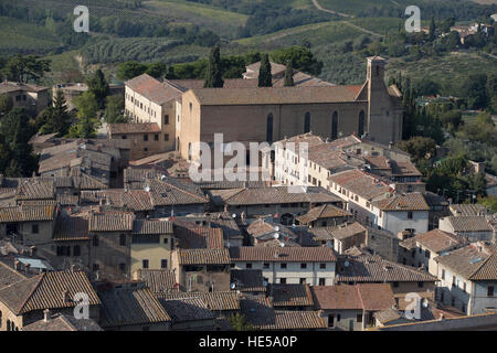 Chiesa di Sant'Agostino. I tetti della città medievale di San Gimignano, Toscana, Italia, Foto Stock