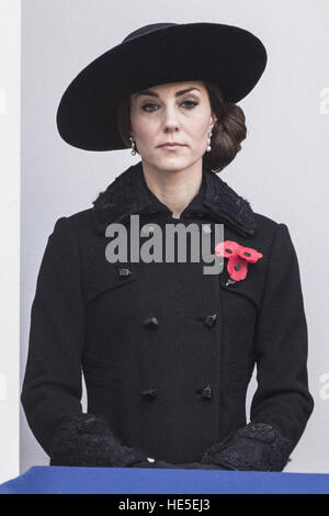 I politici e i Royals assiste un servizio presso il cenotafio per ricordo domenica per commemorare il contributo del British Commonwealth e,militare di combattenti civili e le donne nelle due guerre mondiali. Con: la duchessa di Cambridge dove: Londra, unità Foto Stock