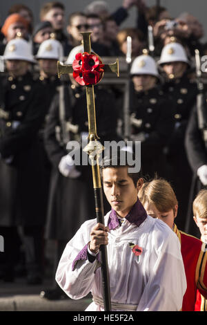 I politici e i Royals assiste un servizio presso il cenotafio per ricordo domenica per commemorare il contributo del British Commonwealth e,militare di combattenti civili e le donne nelle due guerre mondiali. Dotato di: atmosfera dove: Londra, Regno Unito Foto Stock