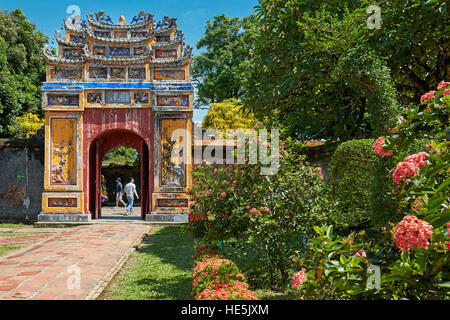 Cancello di ingresso alla appeso al Mieu Tempio. Città Imperiale (Cittadella), tonalità, Vietnam. Foto Stock