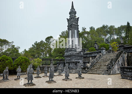 Salutation Corte presso la tomba di Khai Dinh (Ung tomba). Tinta, Vietnam. Foto Stock