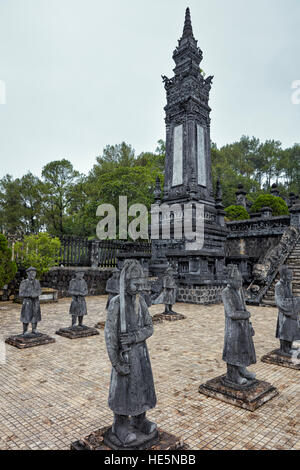 Salutation Corte presso la tomba di Khai Dinh (Ung tomba). Tinta, Vietnam. Foto Stock