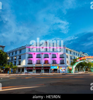 Hotel Saigon Morin al crepuscolo. Tinta, Vietnam. Foto Stock