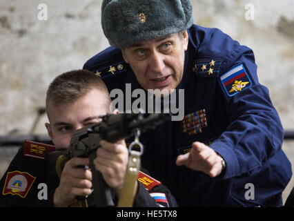 Omsk, Russia. Xvi Dec, 2016. Allievo di Omsk Cadet Corps assiste ad una lezione di ripresa. © Dmitry Feoktistov ha/TASS/Alamy Live News