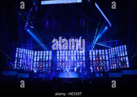 Sunrise FL, Stati Uniti d'America. Xvi Dec, 2016. Trans-Siberian Orchestra suona al BB&T Center su dicembre 16, 2016 in Sunrise, Florida. © Mpi04/media/punzone Alamy Live News Foto Stock