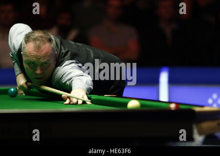 Glasgow, Scotland, Regno Unito. Xviii Dicembre, 2016. Coral Scottish Open Snooker azione finale. dalla sessione pomeridiana a Emirates Arena Glasgow tra Marco fu & John Higgins Credit: Colin Poultney/Alamy Live News Foto Stock