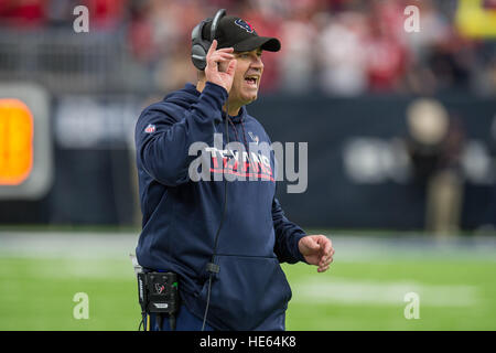 Houston, Texas, Stati Uniti d'America. Xviii Dicembre, 2016. Houston Texans head coach Bill O'Brien durante il quarto trimestre di un gioco di NFL tra Houston Texans e Jacksonville Jaguars a NRG Stadium di Houston, TX su dicembre 18th, 2016. I Texans hanno vinto il gioco 21-20. © Trask Smith/ZUMA filo/Alamy Live News Foto Stock