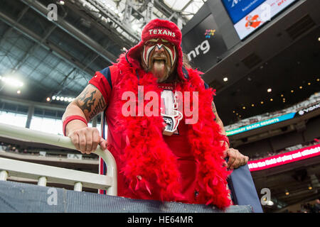 Houston, Texas, Stati Uniti d'America. Xviii Dicembre, 2016. La Ultimate Houston Texans ventola durante il secondo trimestre di un gioco di NFL tra Houston Texans e Jacksonville Jaguars a NRG Stadium di Houston, TX su dicembre 18th, 2016. I Texans hanno vinto il gioco 21-20. © Trask Smith/ZUMA filo/Alamy Live News Foto Stock