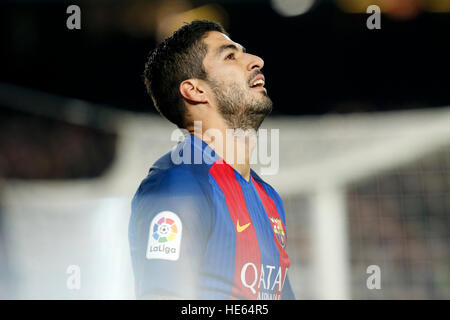 Barcellona, Spagna. Xviii Dicembre, 2016. Barcellona Luis Suarez reagisce durante il campionato spagnolo partita di calcio tra Barcellona e RCD Espanyol Camp Nou stadium di Barcellona, Spagna, Dic 18, 2016. Barcellona ha vinto 4-1. © Pau Barrena/Xinhua/Alamy Live News Foto Stock