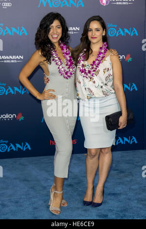 Stephanie Beatriz e Melissa Fumero partecipando alla premiere di Disney's 'Moana,' durante l'AFI FEST 2016 presentato da Audi, tenutosi a El Capitan Theater di Hollywood, in California. Dotato di: Stephanie Beatriz, Melissa Fumero dove: Los Angeles, California, Foto Stock