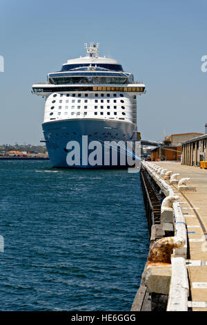 Ovazione dei mari nave da crociera ormeggiata al porto di Fremantle, Australia occidentale Foto Stock