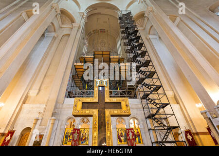 Lavori di restauro nella Cattedrale di Sameba di Tbilisi, Georgia. Foto Stock