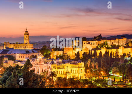 Malaga, Spagna città vecchia skyline. Foto Stock