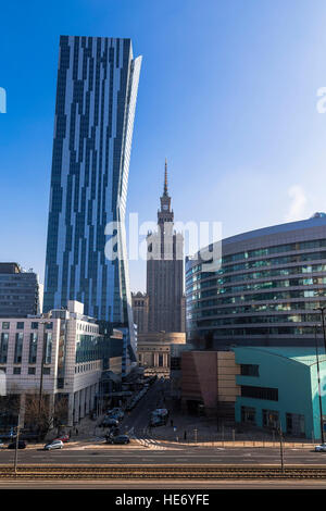 Palazzo della Cultura e della scienza e l'edificio alto. Varsavia. Polonia Foto Stock