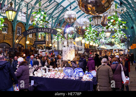 Il mercato di Apple vendita al Covent Garden di Londra Foto Stock