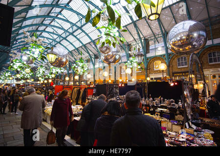 Marekt hall al Covent Garden di Londra - il famoso mercato di Apple Foto Stock