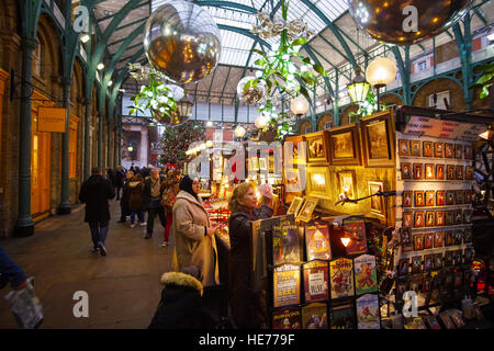 Marekt hall al Covent Garden di Londra - il famoso mercato di Apple Foto Stock