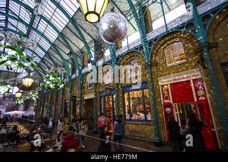 Marekt hall al Covent Garden di Londra - il famoso mercato di Apple Foto Stock