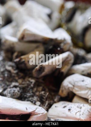 mozziconi di sigaretta Foto Stock