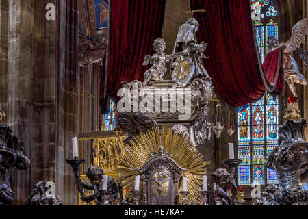 Tomba di Johann Nepomuk, la Cattedrale di San Vito, il Castello di Praga, Repubblica Ceca, Europa Foto Stock