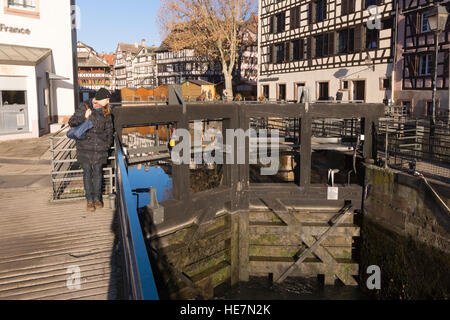 Una serratura portellone in Petite France di Strasburgo Foto Stock