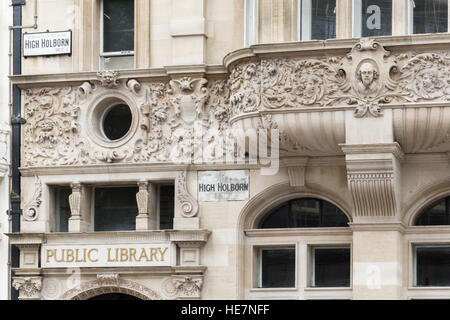 Questo è High Holborn a Londra e la biblioteca pubblica Foto Stock