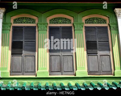 Casa con ante grigio Foto Stock