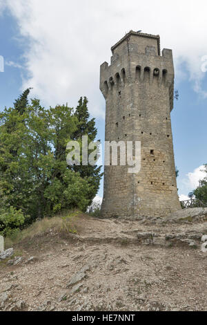 Vista del Montale, la terza torre di San Marino. Foto Stock