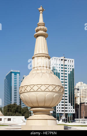 Arabian incensiere monumento al quadrato Iitihad ad Abu Dhabi Foto Stock