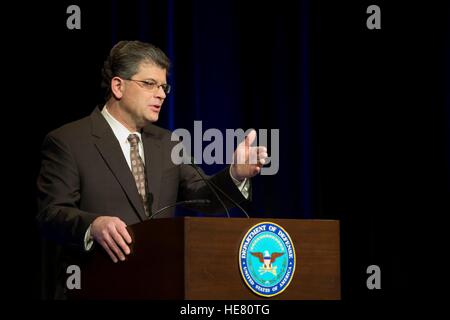 Stati Uniti Direttore dell' amministrazione e gestione Michael Rhodes parla al combinato di campagna federale Cerimonia di Premiazione presso il Pentagono Gennaio 30, 2014 a Washington, DC. Foto Stock