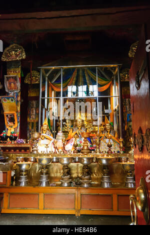 Ganden: Monastero di Ganden: Sede della Ghelupa (tappo giallo) dell'Ordine, che include anche il Dalai Lama e il Panchen Lama; Tomba di Tsongkha Foto Stock