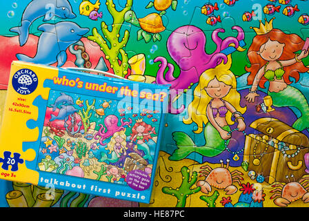 Chi è sotto il mare talkabout primo puzzle - puzzle da Orchard Toys Foto Stock