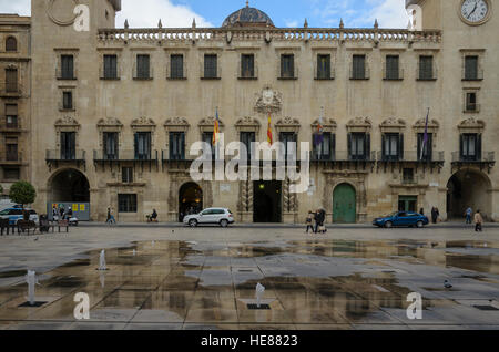 Una vista di Alicante Town Hall, Spagna. Foto Stock