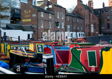 Gas Street Basin compreso il rubinetto e Spile pub, Birmingham, Regno Unito Foto Stock