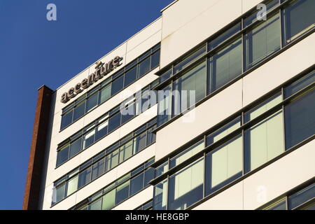 Accenture global professional services company logo sul ceco headquarters building Foto Stock