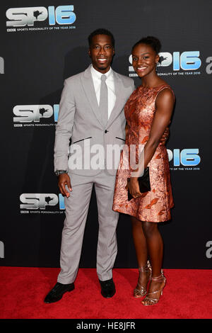 Dina Asher-Smith durante il tappeto rosso arrivi per BBC Sports personalità dell'anno 2016 presso la Vox a Resorts World Birmingham. Foto Stock