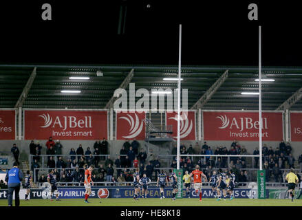 Saraceni Owen Farrell manca la sua seconda calcio di rigore durante la European Champions Cup, piscina tre mach all'AJ Bell Stadium, Salford. Foto Stock