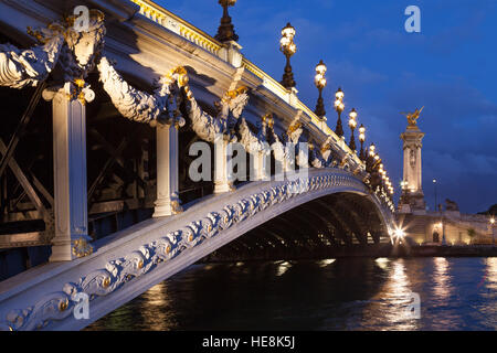 Parigi - Luglio 13: Pont Alexandre III, a Parigi in Francia il 13 luglio 2014. Foto Stock