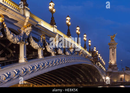 Parigi - Luglio 13: Pont Alexandre III, a Parigi in Francia il 13 luglio 2014. Foto Stock