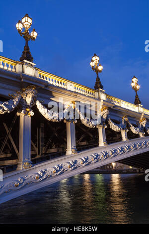 Parigi - Luglio 13: Pont Alexandre III, a Parigi in Francia il 13 luglio 2014. Foto Stock