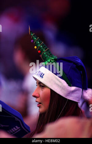 Vista generale dei tifosi durante il quarto giorno del William Hill World Darts Championship all'Alexandra Palace, Londra. PREMERE ASSOCIAZIONE foto. Data immagine: Domenica 18 dicembre 2016. Guarda la storia di PA DARTS World. Il credito fotografico dovrebbe essere: Steven Paston/PA Wire. Foto Stock