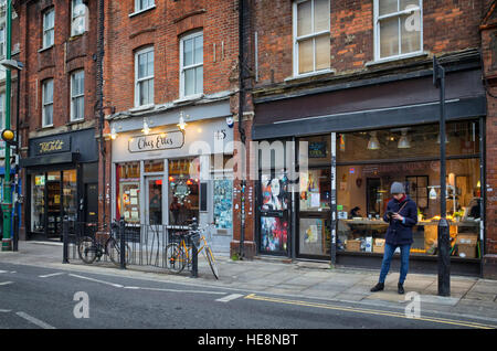 Brick Lane Spitalfields, nuovi negozi che mostra come la zona sta cambiando come gentrification si sposta in. Foto Stock