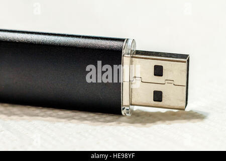 Black USB flash drive isolati su sfondo bianco Foto Stock