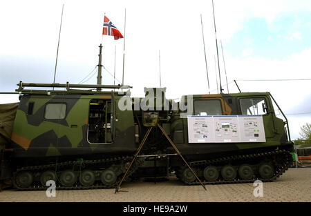 Un esercito norvegese BV-206D (M1065) full-cingolato articolato, il comando post veicolo sul display nel lager Aulenbach, Germania, durante l esercizio fisico combinato Endeavour 2003. L'esercizio è un partenariato per la Pace (PfP) esercitato ospitato dalla Germania ed è il più grande sistemi di informazione e comunicazione esercizio nel mondo che si concentra principalmente sulla base di un comando, controlli, comunicazioni e computer (C4), test di interoperabilità e documentazione. Foto Stock