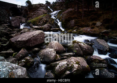 Fotografia di © Jamie Callister. Ogwen Falls, Snowdonia, Gwynedd, il Galles del Nord, il 16 dicembre 2016. Foto Stock